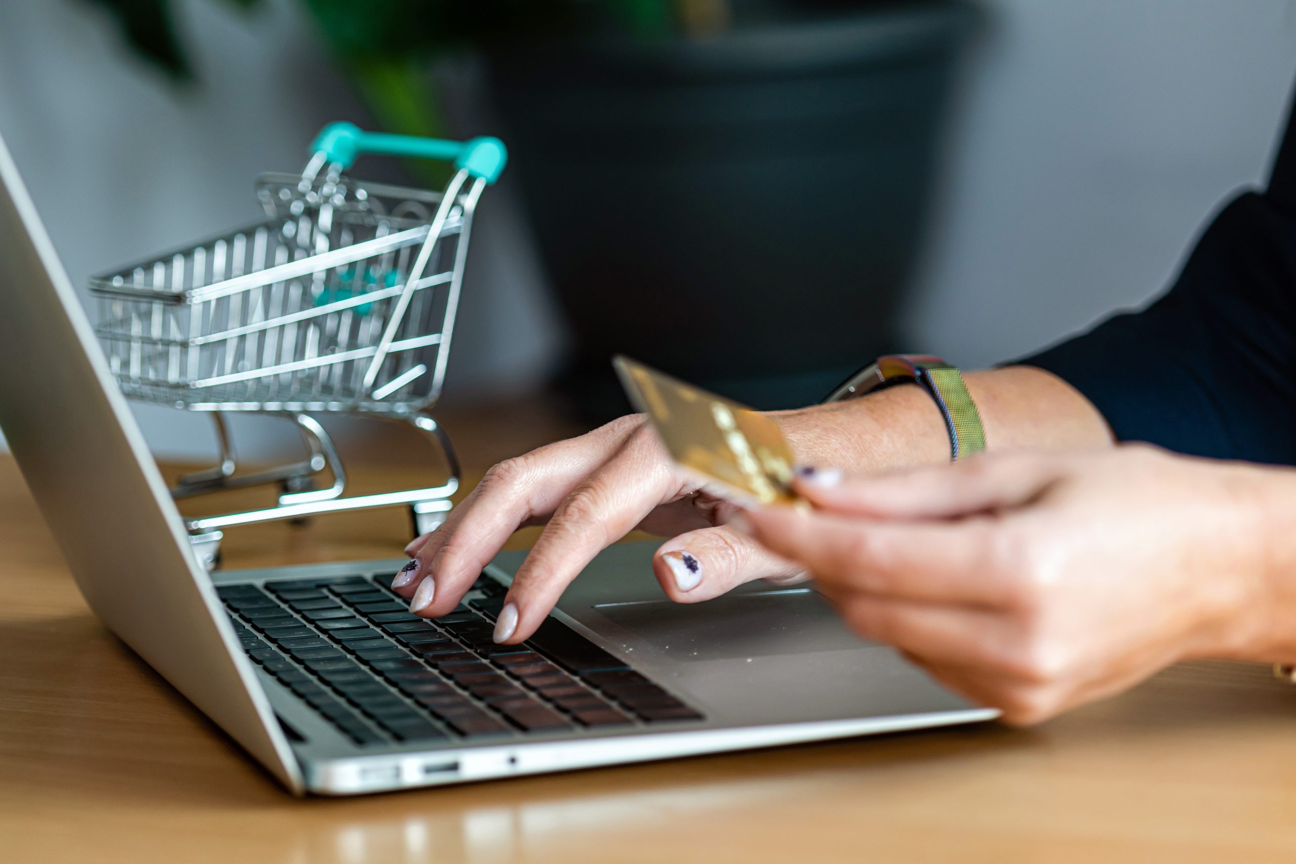e-commerce concept, woman with credit card and laptop, close-up